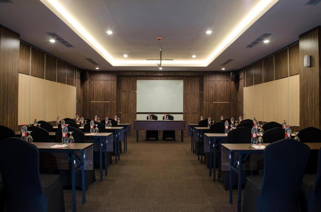 Horison Gkb Gresik Hotel Ngoại thất bức ảnh