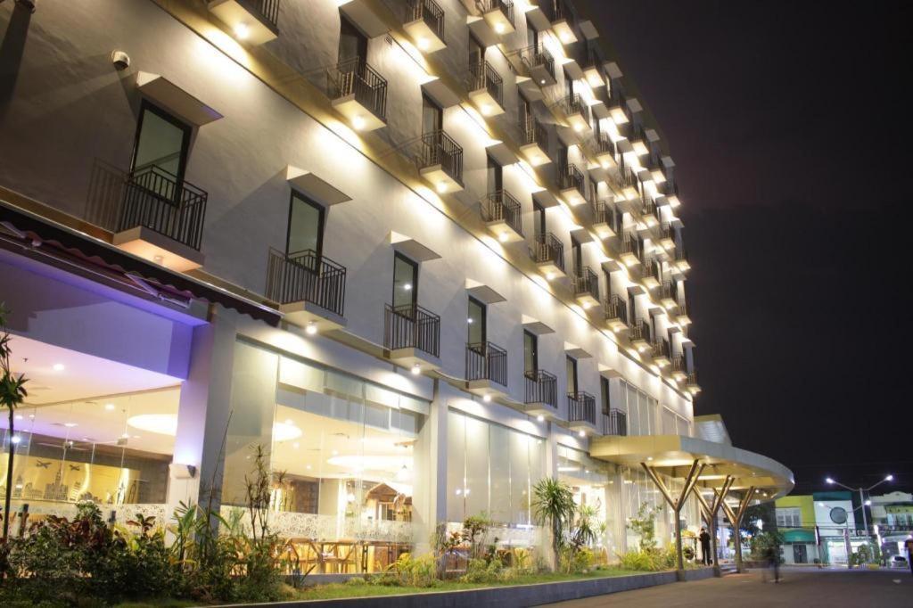 Horison Gkb Gresik Hotel Ngoại thất bức ảnh