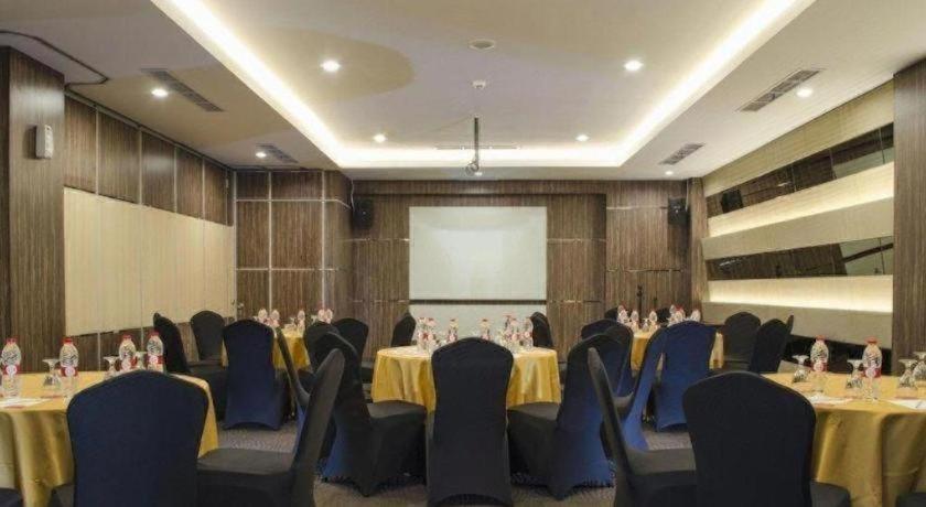 Horison Gkb Gresik Hotel Ngoại thất bức ảnh