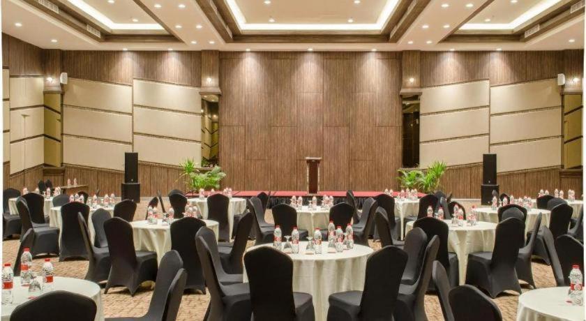 Horison Gkb Gresik Hotel Ngoại thất bức ảnh