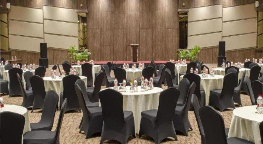 Horison Gkb Gresik Hotel Ngoại thất bức ảnh