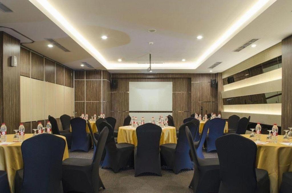 Horison Gkb Gresik Hotel Ngoại thất bức ảnh